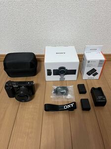 新品未使用！SONY ZV-E10 デジタルカメラ　バッテリーチャージャーもセット！コンパクト