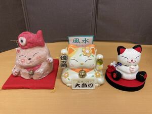 狩）【決算セール】中古品 招き猫 猫 貯金箱 小物 昭和レトロ 陶器 3点セット インテリア 雑貨 可愛い 20221101 (11-2)