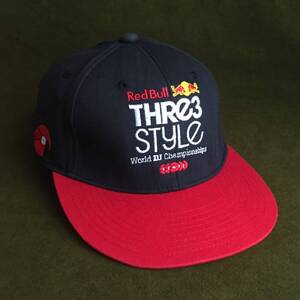 Red Bull レッドブル THRE3 STYLE World DJ Championships ６パネル キャップ 帽子 刺繍 ブラック×レッド フリーサイズ サイズ調節可能 