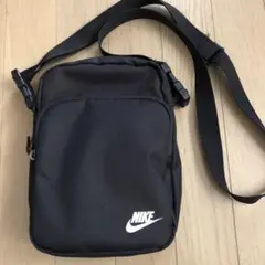 Nike ブラック サコッシュ