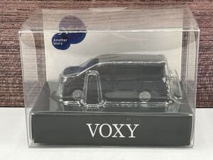 即決有★プルバックカー LED キーホルダー トヨタ TOYOTA VOXY ヴォクシー カラーサンプル ボルドーマイカメタリック★ミニカー