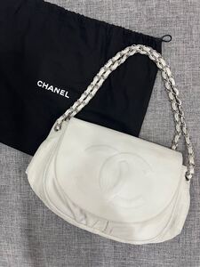 中古相場25万円　CHANEL　シャネル　ココマーク　ハーフムーン　チェーンショルダーバッグ　　