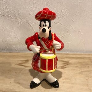 グーフィー　鼓笛隊　陶器　ディズニーランド Disney ディズニー グーフィ 音楽隊 置物 雑貨 インテリア お土産 管理001・6