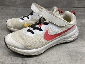 U2a NIKE ランニングシューズ DD1095-101 中古現状品 ナイキ スニーカー スポーツ