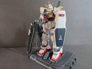 【送料無料】 1／100 MG RX-178 バージョン1 組み立て済み ジオラマ風