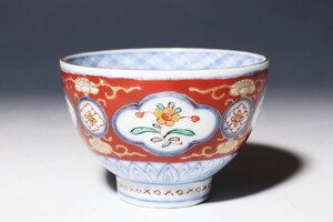 【桃】酒器ぐい呑み：色絵窓絵花の図猪口