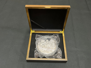 【Y013】置物中国大型紀念銀貨 コイン メダル 中国古代四大名作の一つ「西遊記」孫悟空、猪八戒紀念章　磁石に付かない