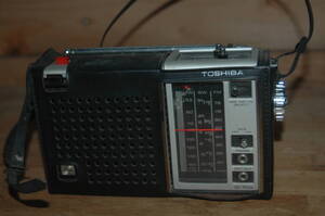 昭和レトロ 東芝の短波ラジオ TOSHIBA GT RADIO [IC700]　used/ジャンク　送料:600円　検) FM-SW-MW 3バンド ポータブルラジオ 