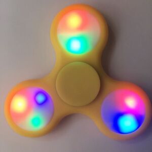 ☆【新品・未使用】 ハンドスピナー 黄色 イエロー 光る 発行 ストレス解消 玩具 トイ 指遊び