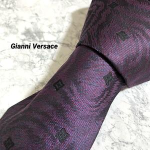 1円　激レア Gianni Versace ジャンニヴェルサーチ　ブランドネクタイ シルク100％ 入手困難　絹　紫　メデューサ　小紋柄　ハイブランド