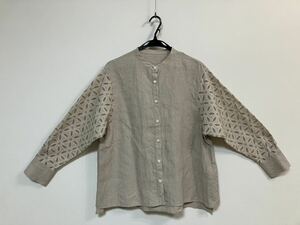 Untitled リネン混 袖レース バンドカラーシャツ