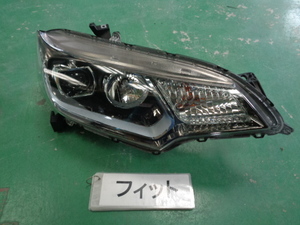 フィット　GP5　右ヘッドランプユニット　LED　即決　4863