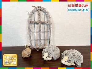 【福岡】窓枠オブジェ & ハリネズミ ウサギ◆窓枠W175 H325◆ハリネズミW90 H70 D150◆モデルR展示品◆BR6538_Ts◆