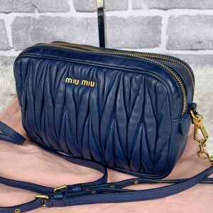 【極美品】ミュウミュウ MIUMIU ショルダーバッグ カメラバッグ 斜め掛け クロスボディ ダブルファスナー マテラッセ レザー 本革 ネイビー