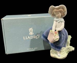 YKR1093 LLADRO リヤドロ きれいな花ばかり 陶器人形 少女 インテリア 幅13cm 高さ18cm