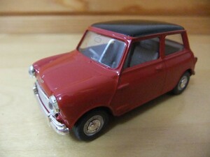 ＶＩＴＥＳＳＥ　ビテス　ＡＵＳＴＩＮ　ＭＩＮＩ　エンジ/黒　１/４３　ポルトガル製