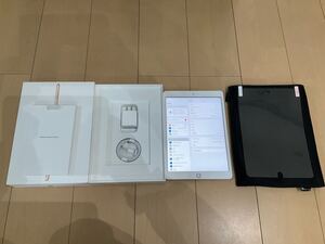 美品　iPad 第8世代 WiFi 32GB　ゴールド　おまけ付き