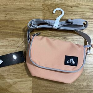 adidas ショルダーバッグ　キッズ