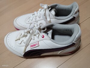 新品同様 PUMA プーマ スニーカー 合皮 23cm