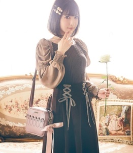 神田沙也加 コンダクター Maison de FLEUR Petite Robe canone さんかくレースモチーフのショルダーバッグ ダークピンク カノン 販売終了品