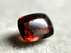 ★100円スタート★スピネル シックなオレンジ 1.47ct 7.3x5.7mm VS クッション天然　宝石　ミャンマー