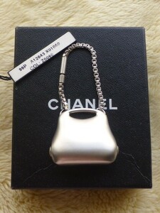 ☆送料無料☆CHANEL　シャネル　ヒップバッグシリーズ　マットシルバーバッグ型　キーチェーン　キーホルダー（USED)