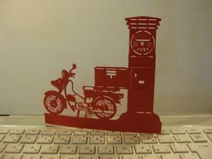 立つ切り絵　郵便ポストとバイク　壁飾りにも