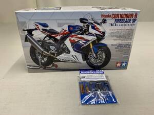 ☆★１：１２　Honda　ＣＢＲ１０００ＲＲ－Ｒ　ＦＩＢＥＢＬＡＤＥ　ＳＰ　３０ｔｈ　ＡＮＮＩＶＥＲＳＡＲＹ＋専用フロ