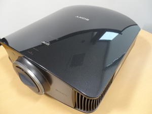 SONY プロジェクター VPL-VW60 ● 動作確認済 116時間稼働 静音 きれい VIDEO PROJECTOR ブラビアエンジン ソニー展示品 ● 送料無料 