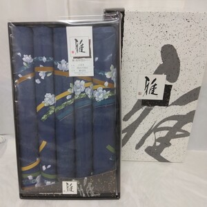 美品【 雅 座布団カバー 】 ５枚組 サイズ ５５x５９㎝ 綿１００％ 紺色 花柄 和風 プリント座布団カバー 箱付