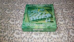 GLASS　CHESS　SET