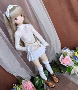 アゾン４５用の服AF312（ｄ・白小花）ＭＤＤ・ＤＤＰ・オビツ５０にも