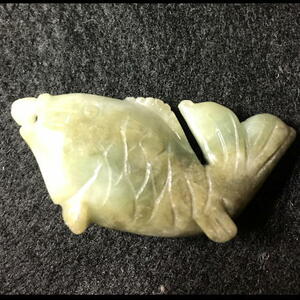 白玉 翡翠彫刻 縁起物 魚② 根付 古玩