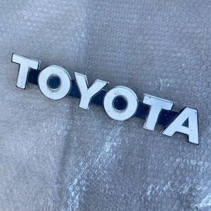 トヨタ　純正　エンブレム　TOYOTA フロントグリル　ランドクルーザー　ステッカー