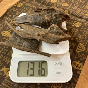 カリマンタン島産 香料樹木材 131.6g 【以下検索ワード…香料樹木材 香料素材 香木類 沈香 伽羅 佐曽羅 寸聞多羅 】