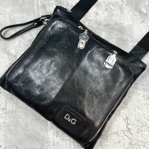 【未使用級】 DOLCE&GABBANAドルチェ&ガッバーナ ショルダーバッグ サコッシュ ボディ 斜め掛け メンズ ビジネス ロゴ レザー 革 金具