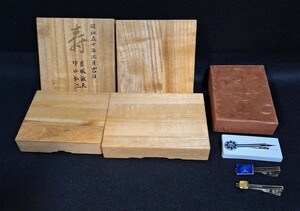 【未使用品/本鼈甲&つげ櫛】本鼈甲ネクタイピン&カウスボタン　鼈甲櫛　本ツゲ櫛&巾着等々//合計8品