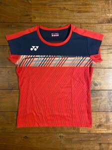 ★美品 ヨネックス YONEX ゲームシャツ（テニス・バドミントンシャツ カラー レッド YONEX ヨネックス Tシャツ テニス M スポーツ 紺