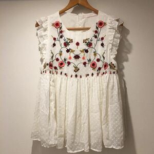 ZARA 刺繍ブラウス　M