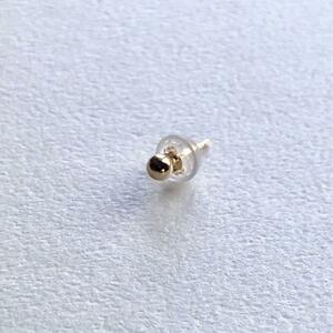 K18ピアス 丸玉ピアス 3mm 片耳 K18ピアス K18シリコンキャッチ付き 送料無料