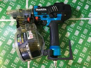 【美品・中古品】★makita 65mm圧エア釘打(エアダスタ付) 青 AN636HM/ITUID34KM7BE