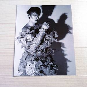 デヴィッド・ボウイ ④ 直筆サイン入りフォト 証明書付 David Bowie モノクロ写真 美品　グッズ 