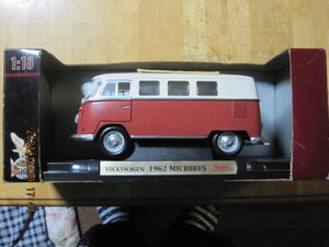 ROAD VOLKSWAGEN 1962 MICROBUS 1:18 未開封品