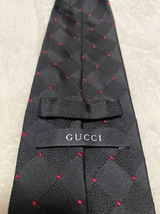 【GUCCI】グッチ　ネクタイ　ブラック/レッド（水玉）　ほぼ未使用　シルク100％