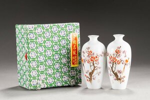 【華】某有名収集家買取品 時代物 中国伝来 景徳鎮在銘 粉彩 花卉紋花瓶一双 花入り 共箱 古美術 骨董品 YA230698291-QU