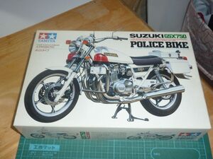 1/12　スズキ GSX750 ポリスタイプ　タミヤ　白バイ仕様　POLICE TYPE