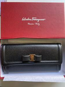 【新品未使用】フェラガモ 長財布 ヴァラ リボン　黒 Salvatore Ferragamo