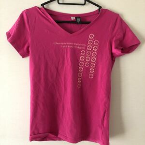 ユニクロ　ピンクTシャツ　美品　サイズs