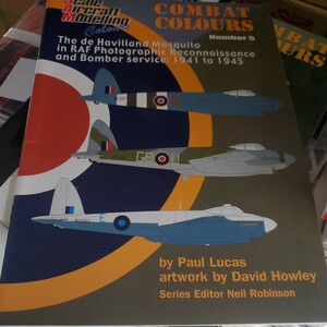 The De Havilland Mosquito in Raf Photographic Reconnaissance and Bomber Service 1941-1945 (Combat colours)