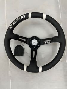 MOMO ステアリング　レア－ズ正規輸入品　DRIFTING BKレザー/BKスポーク　WHITEステッチ（350mm/85mm DEEP）